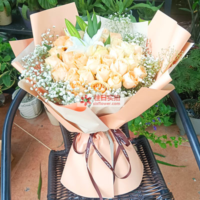衡阳33朵香槟玫瑰百合，心里永远是你